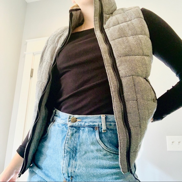 Sold ❤️Black & white heather zipup thick vest w/ pockets - Picture 3 of 6